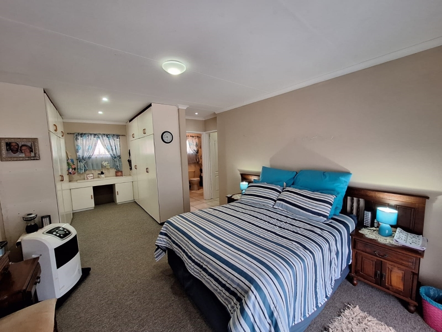 4 Bedroom Property for Sale in Aston Bay Eastern Cape